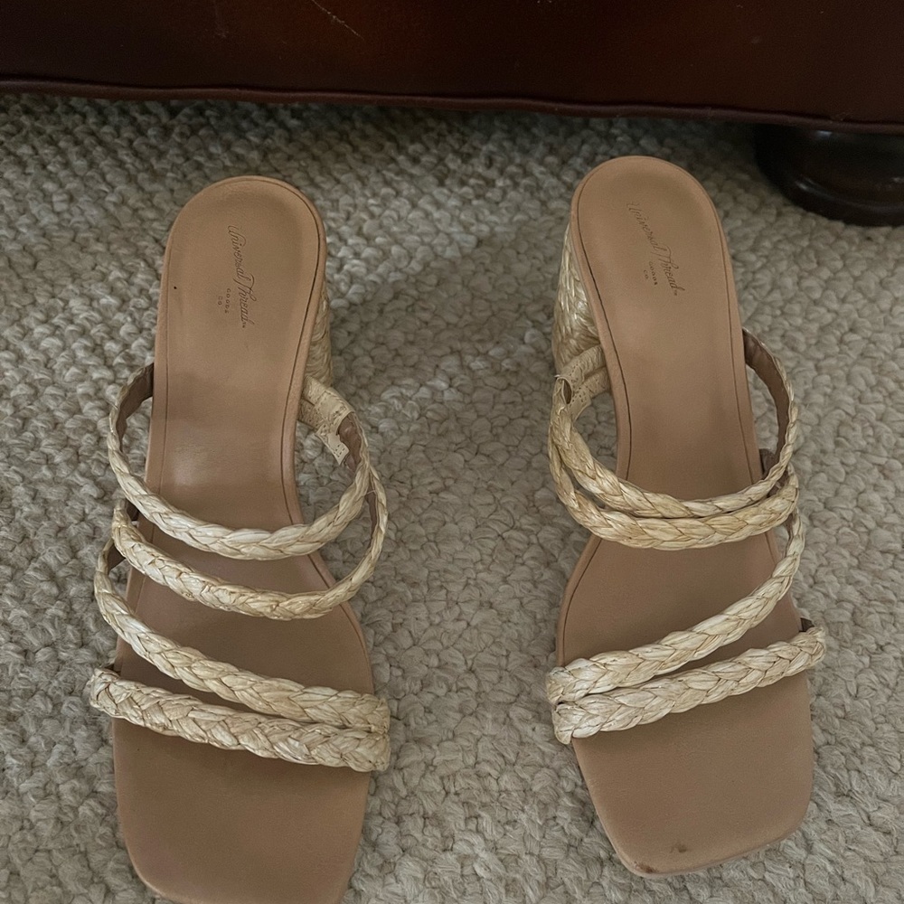 Universal threads sandals